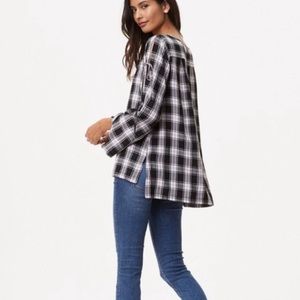 Classic shirt with ties all along arm side.